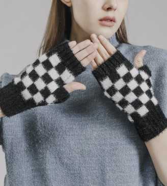 Lucy knitted gloves